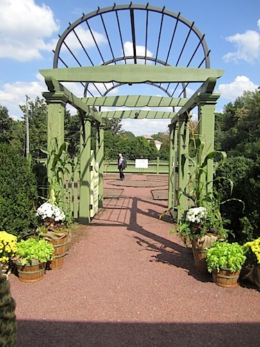 arbor Lets look at that garden!