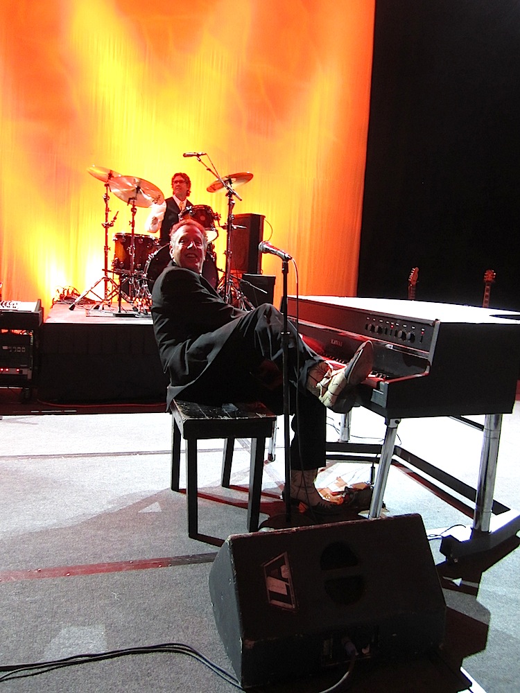 Jason D. Williams tearing it up at the Knoxville Convention Center.