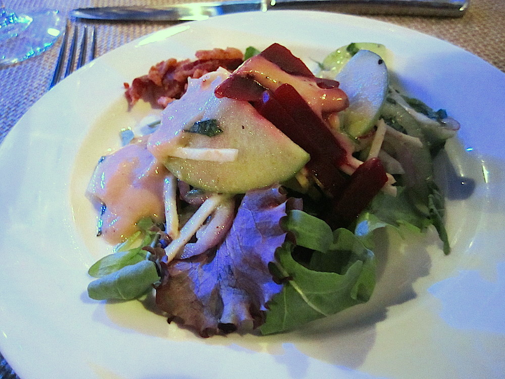 Soon it was time to sit down to this beautiful salad.