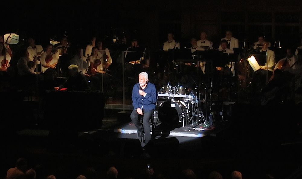 Kenny Rogers was engaging and funny, although he did occasionally forget the lyrics to some of his classic songs.