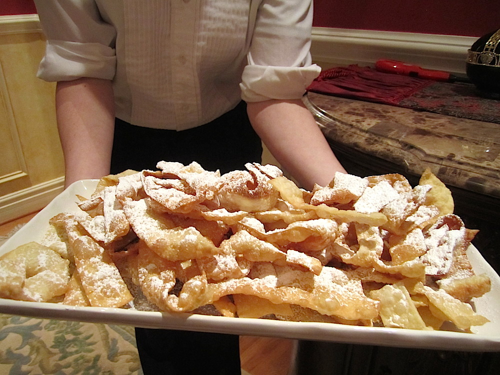 After that, some crunchy fried dough strips dusted with powdered sugar were passed.