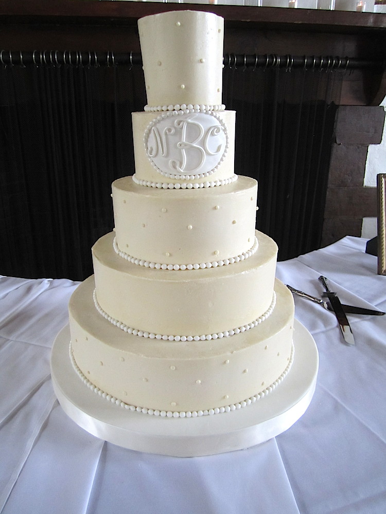 The stunning wedding cake was by Sugarbuzz Bakers.