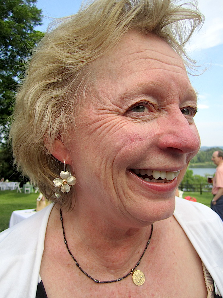 Judge Reeves' earrings were perfect for the occasion!