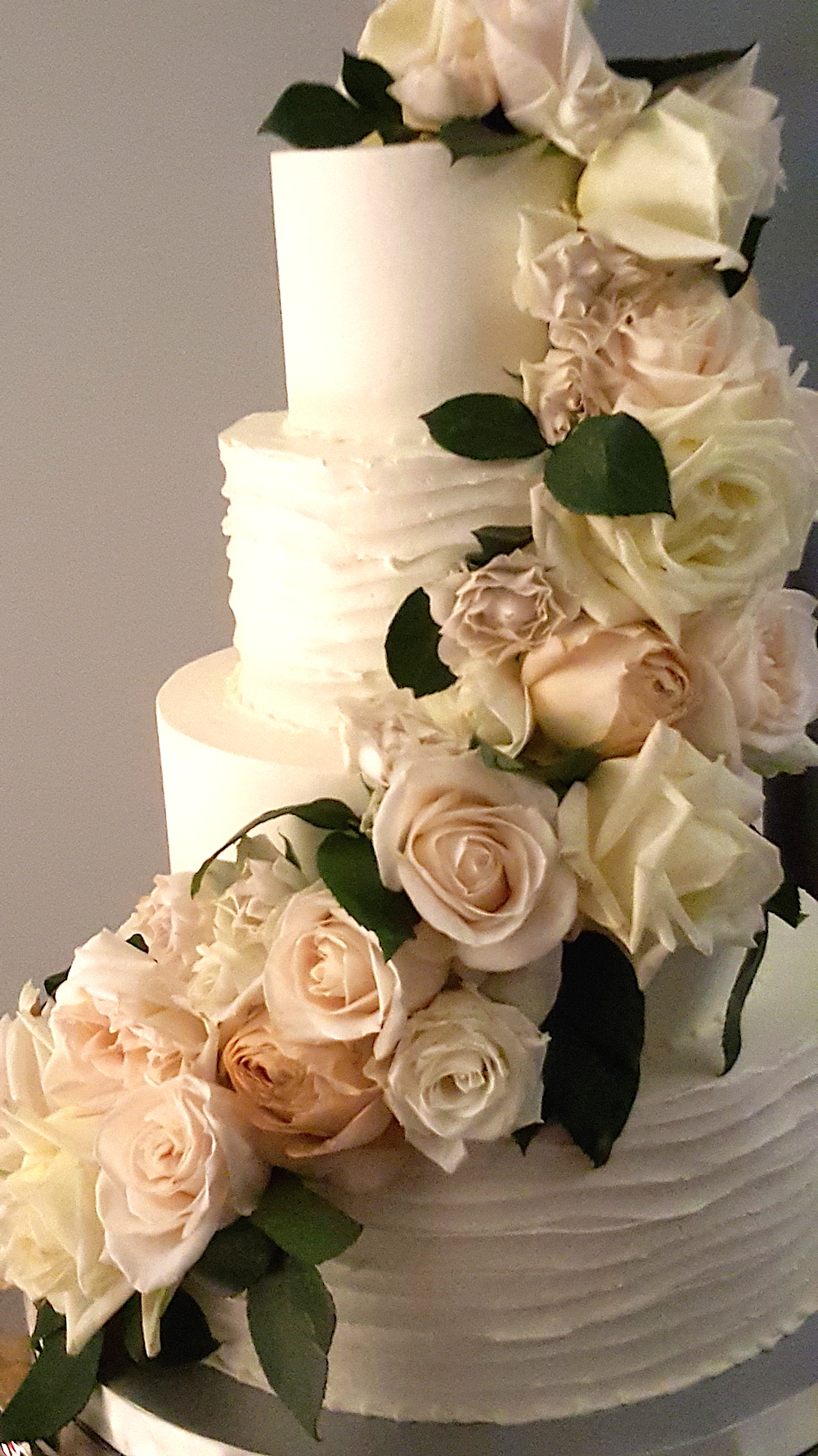 The gorgeous cake was by Magpies.