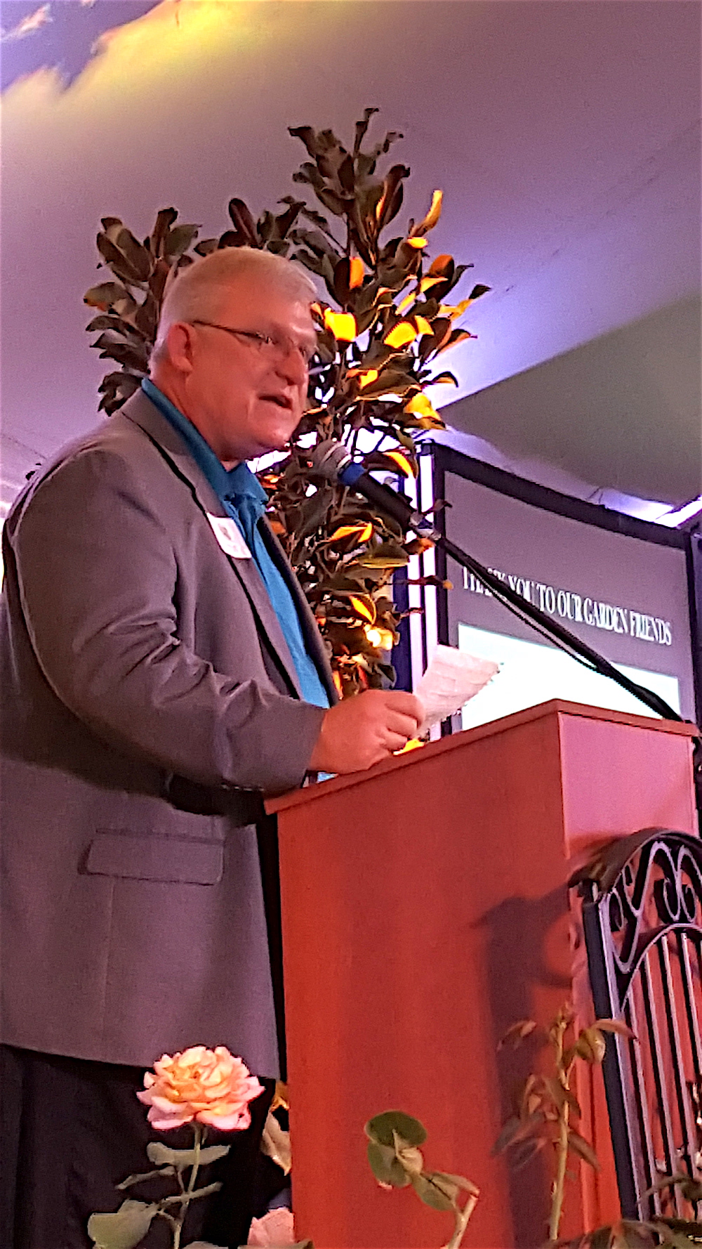 Emcee for the evening was long-time Knoxville disc jockey Jeff Jarnigan.