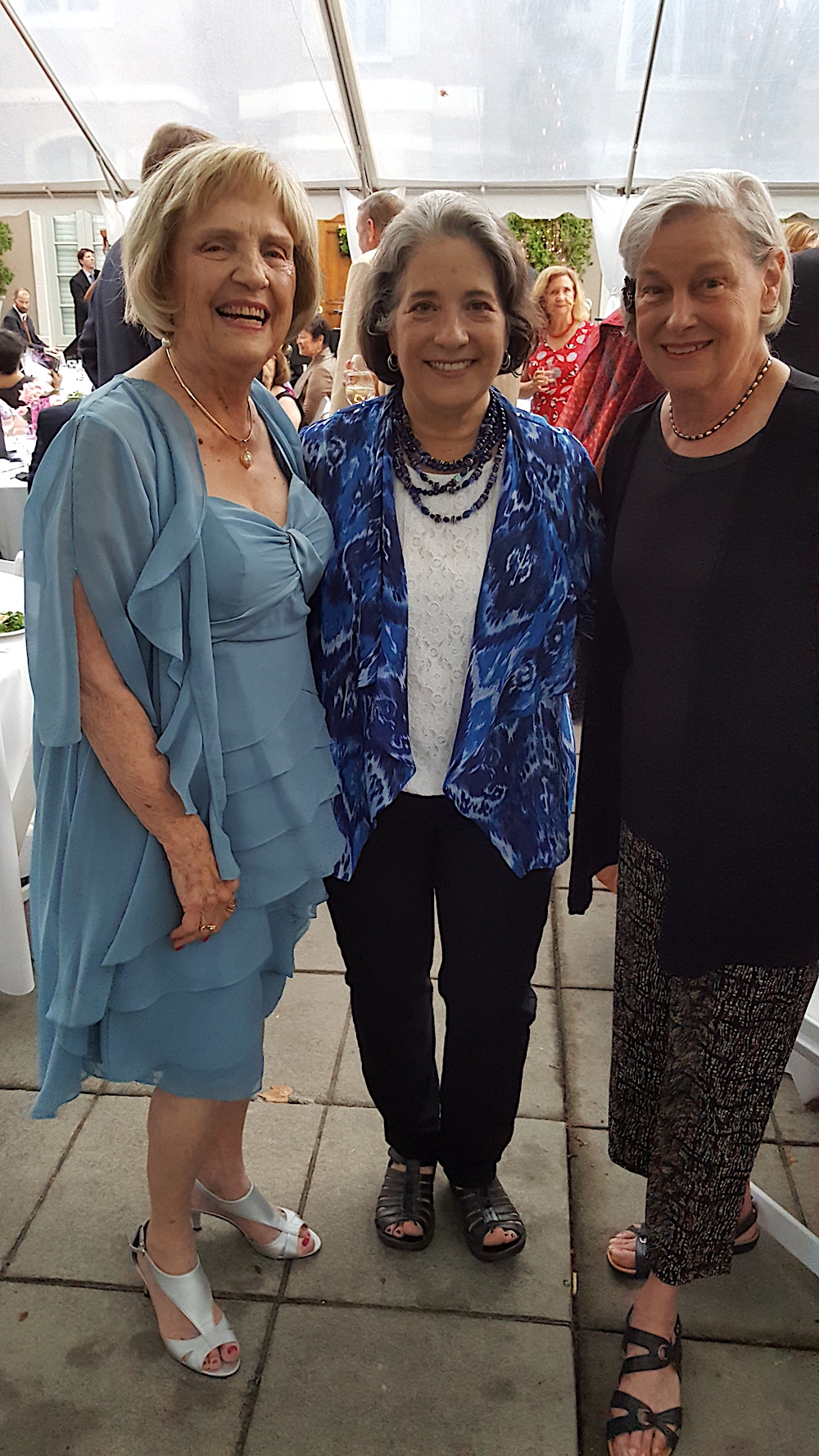 Connie Steele, left, wth Mayor Rogero and Maestro Aram Demirjian.