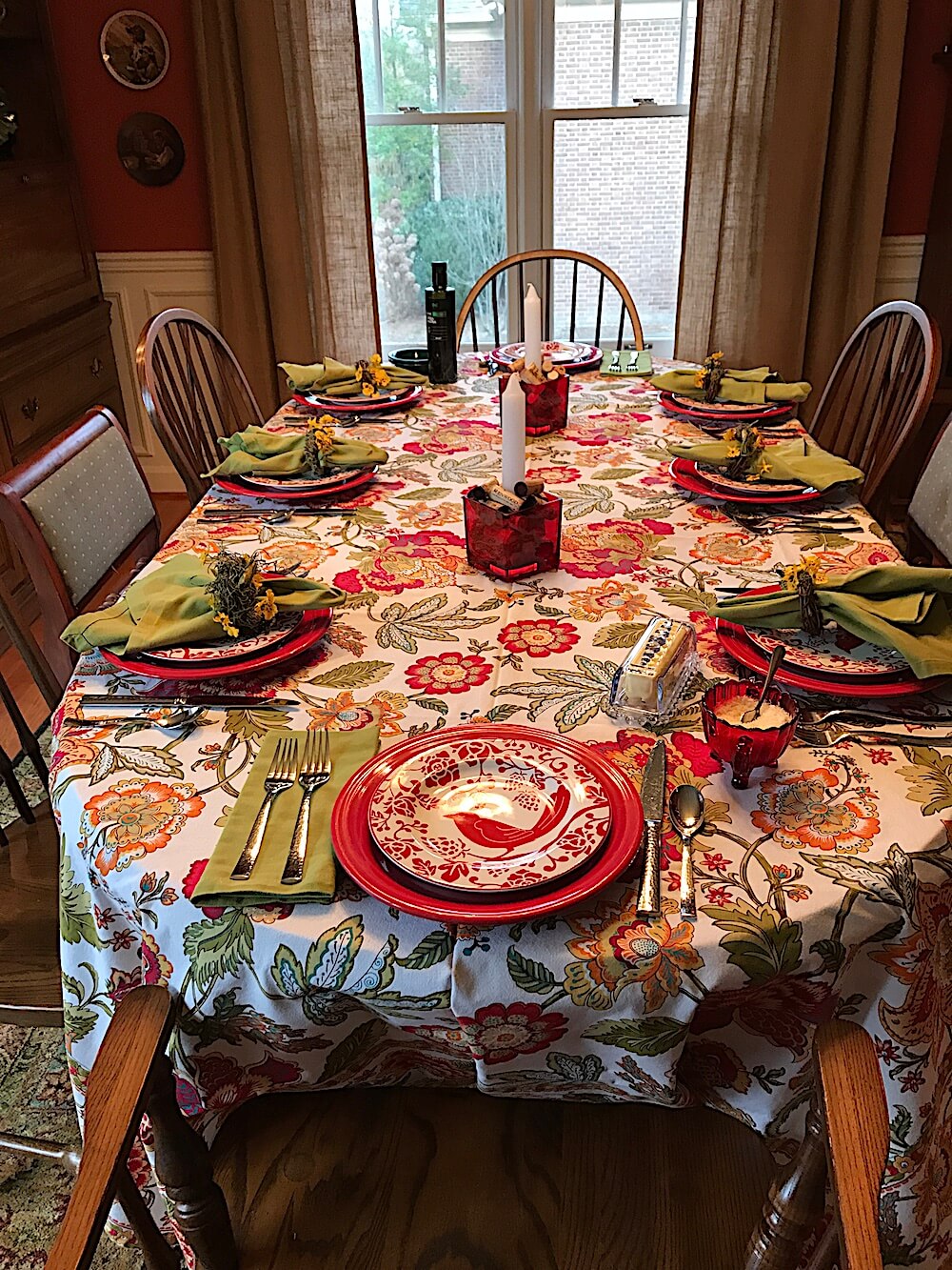 Soon, it was time to sit down. Doesn't this just look like a table in an Italian farmhouse?