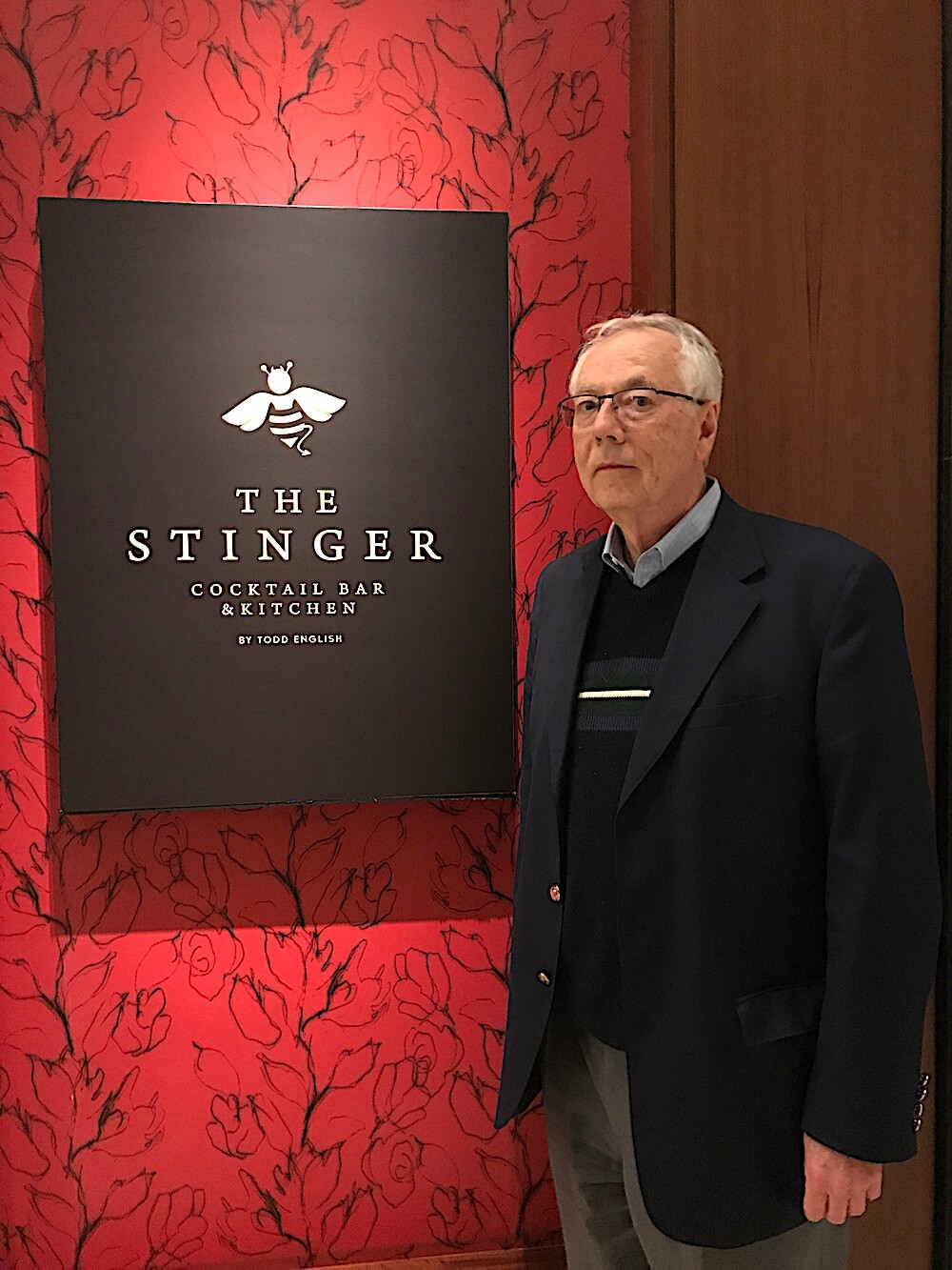 The Singer is a lively bar that serves food off the lobby of the InterContinental.