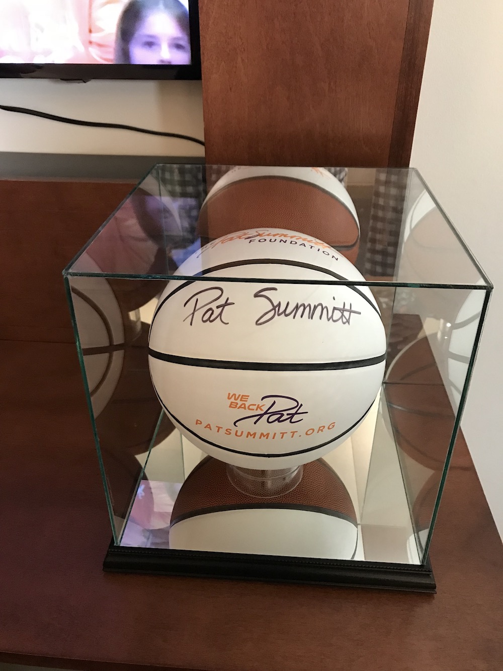 pat summitt autographed basketball